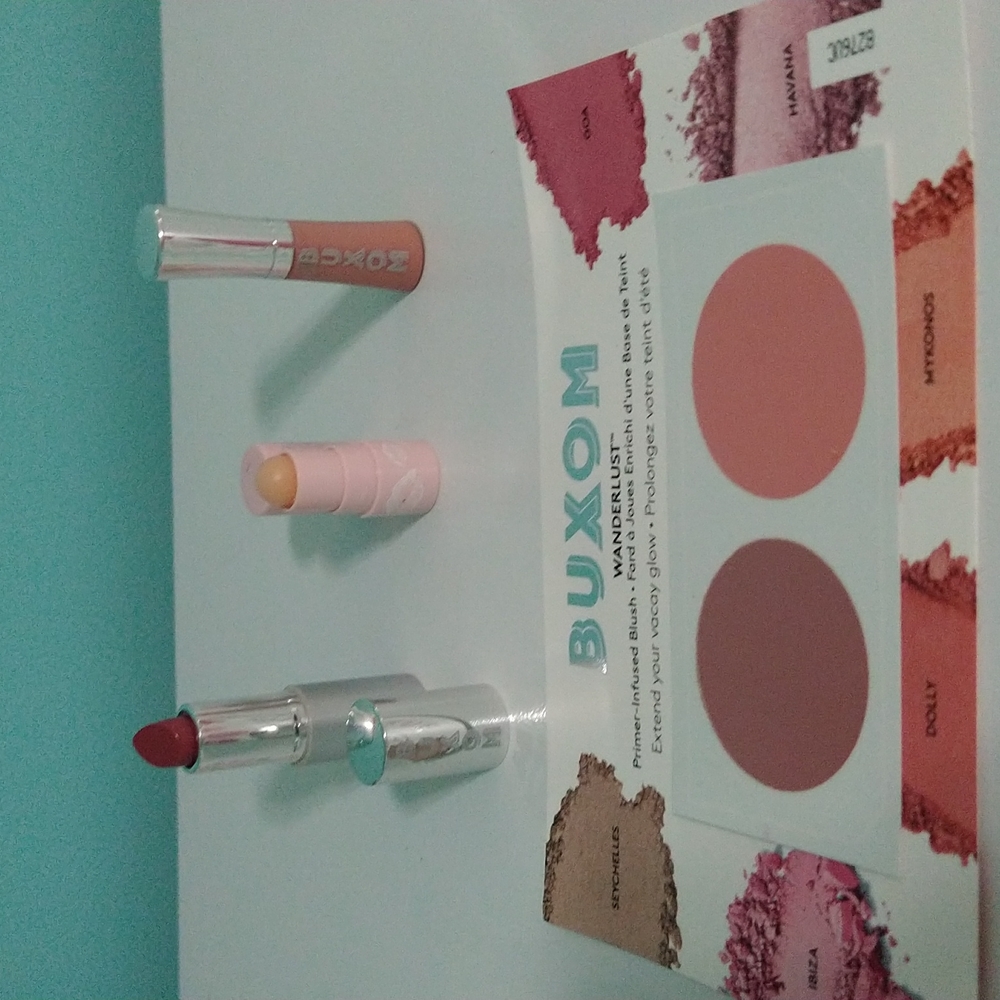 Brand new! Never used! Buxom Deluxe Sample Collection - Picture 1 of 2